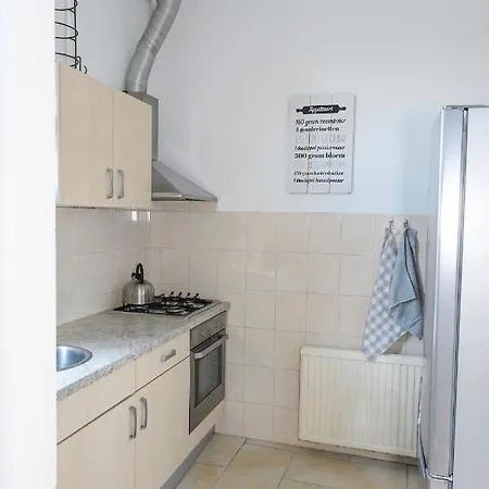 Fleurdelis Apartment