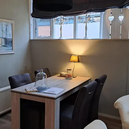 Fleurdelis Apartment